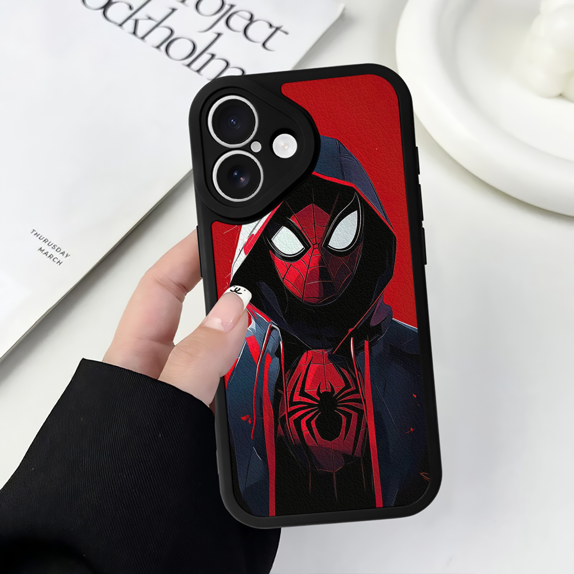Spider Man スパイダーマン 【iPhone 16シリーズ対応】シリコンスマホケース（レザー調） 材質：シリコン